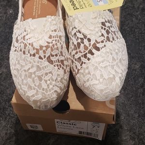 Toms Classic White Lace Slip Ons